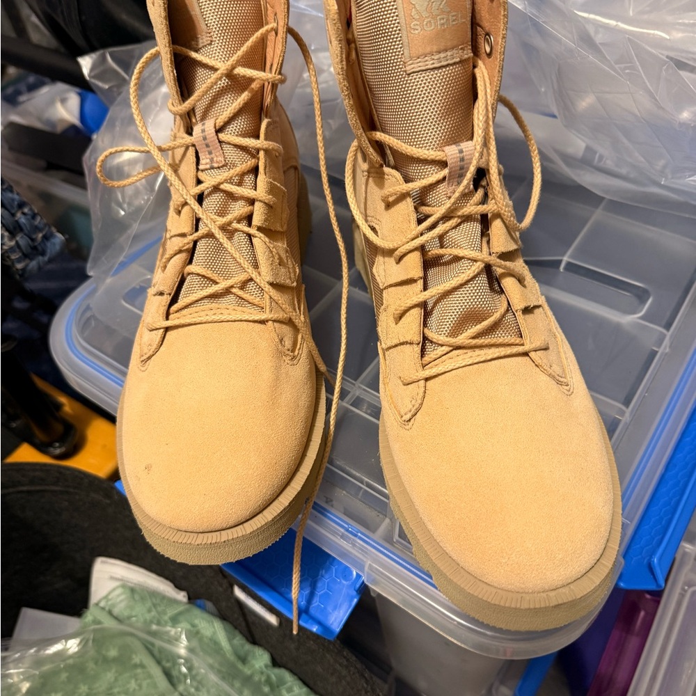 Sorel women’s Light Brown Lace-Up Boots